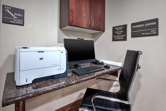 Hampton Inn Clarion 4