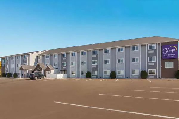 Sleep Inn & Suites Clarion, PA near I-80 4