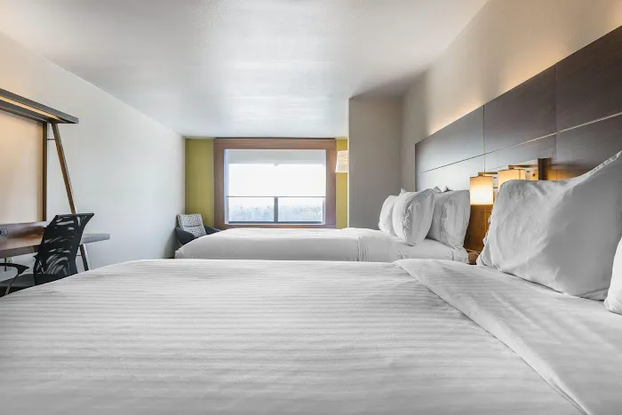 Holiday Inn Express & Suites Clarion by IHG 4