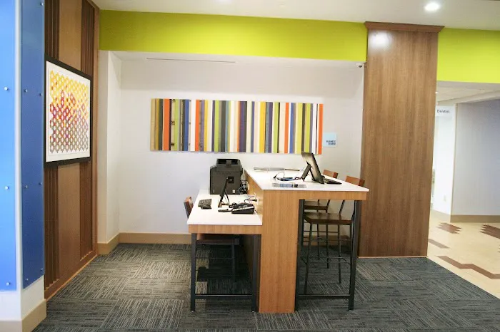 Holiday Inn Express & Suites Clarion by IHG 4