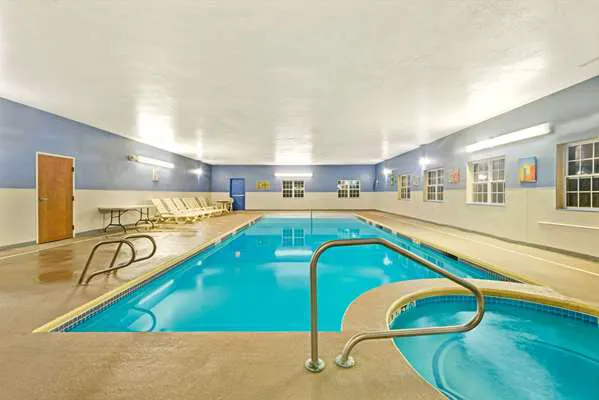 Microtel Inn & Suites by Wyndham York 4