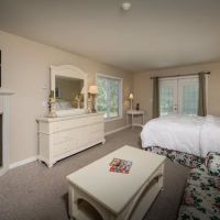 Crescent Lake Inn & Suites ico