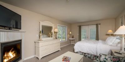 Crescent Lake Inn & Suites