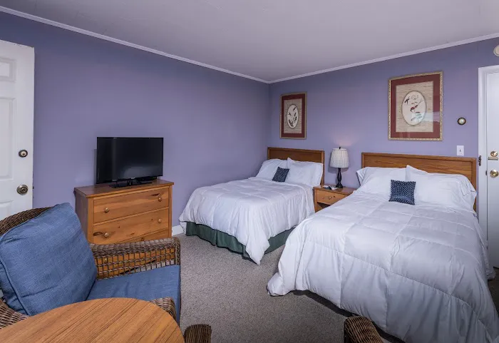 Crescent Lake Inn & Suites 5