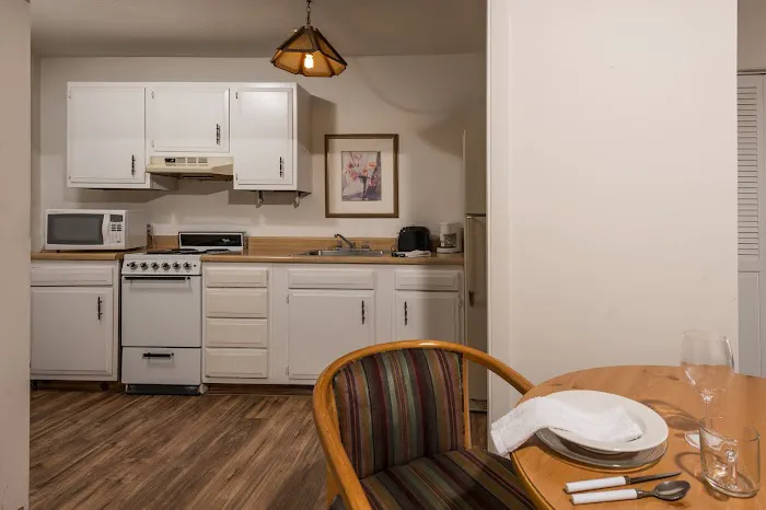 Crescent Lake Inn & Suites 5