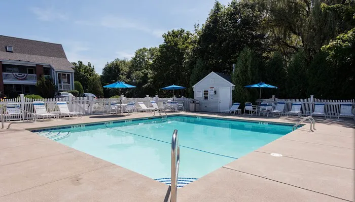 Elmwood Resort Hotel 4