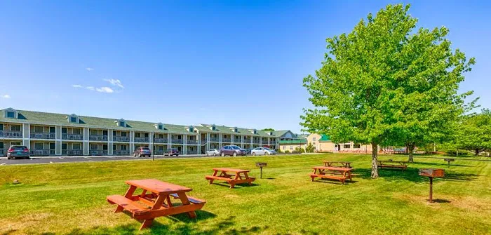 Sea Mist Resort Motel 4