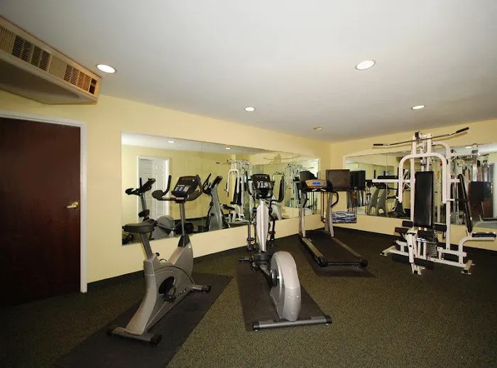 Best Western Plus The Inn at Hampton 5