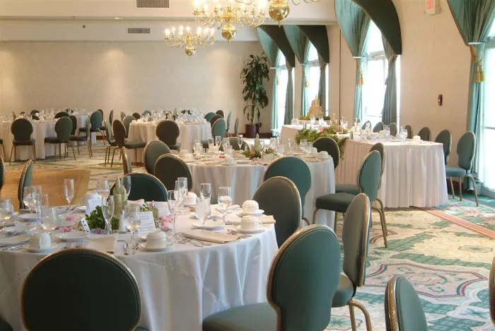 Best Western Plus The Inn at Hampton 5
