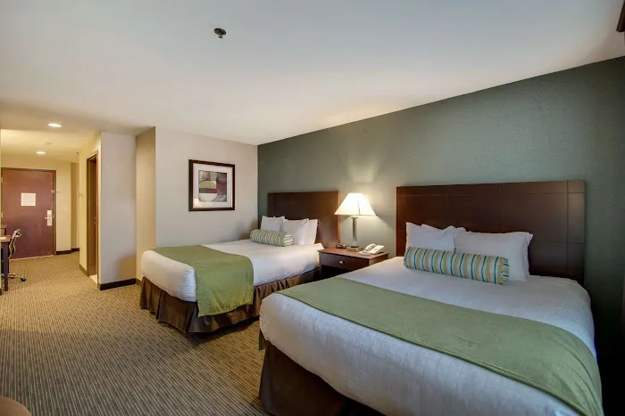 Best Western Plus The Inn at Hampton 5