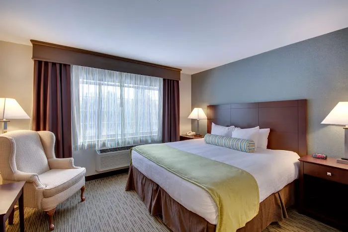 Best Western Plus The Inn at Hampton 5