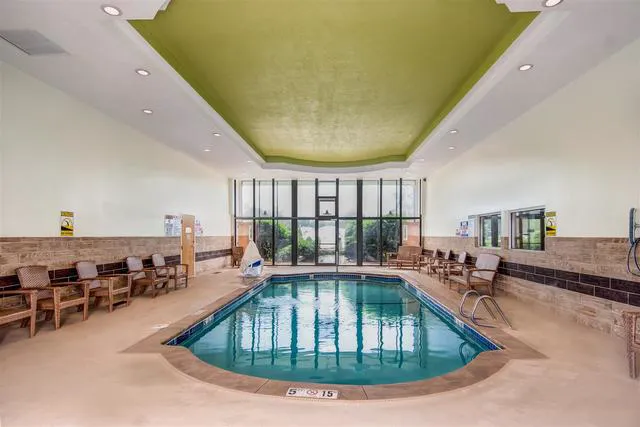 Best Western Plus The Inn at Hampton 5