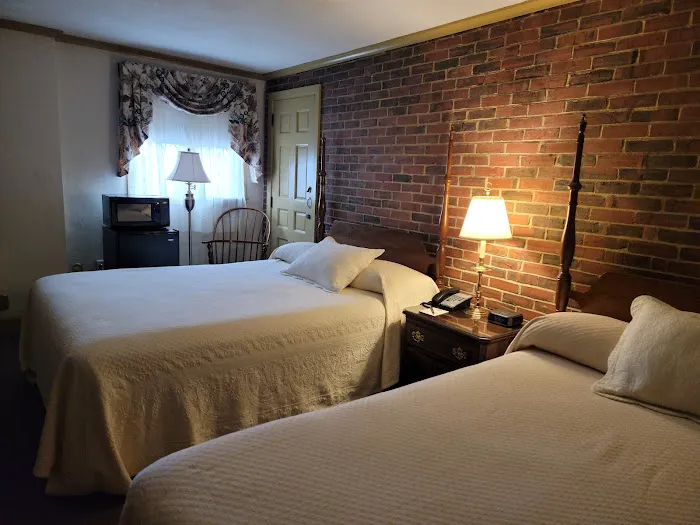 Lamies Inn and The Old Salt Restaurant 5