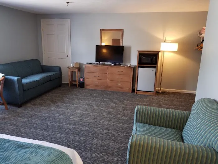 Hampton Village Inn 5