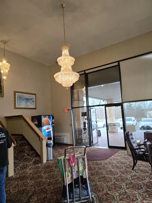 Hampton Falls Inn 4