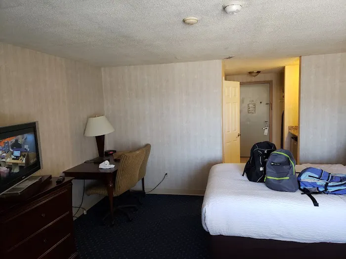 Hampton Falls Inn 4