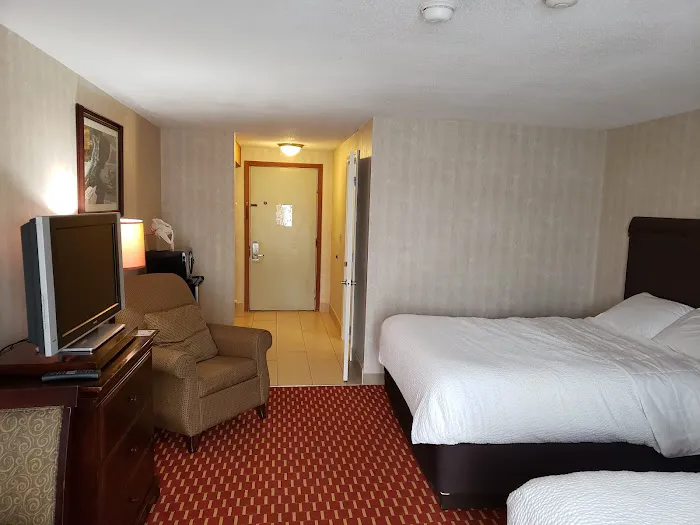 Hampton Falls Inn 4