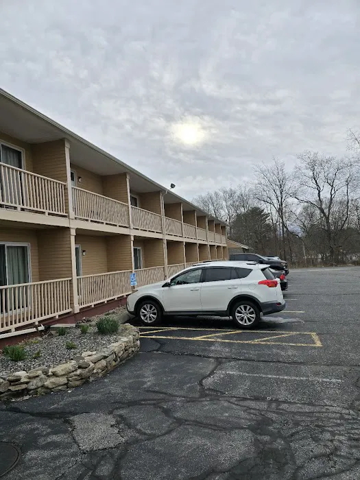 Hampton Falls Inn 4