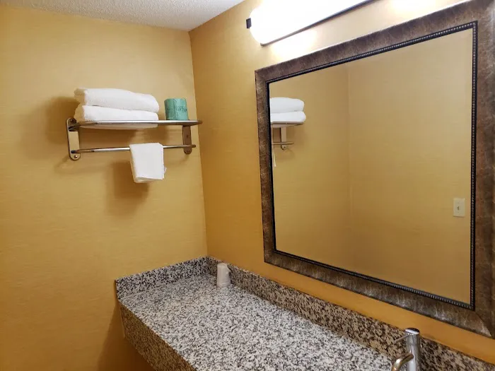 Hampton Falls Inn 4