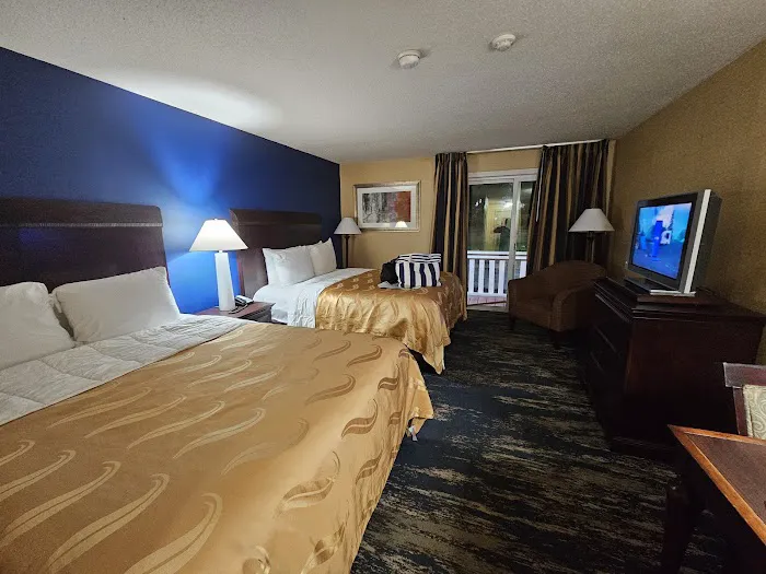 Hampton Falls Inn 4
