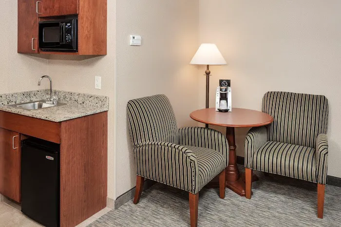Holiday Inn Express & Suites Hampton South-Seabrook by IHG 4