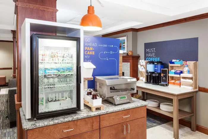 Holiday Inn Express & Suites Hampton South-Seabrook by IHG 4