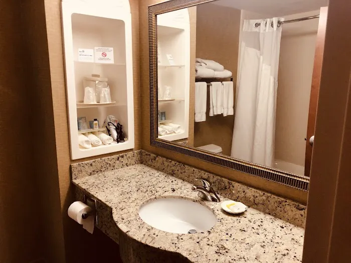 Holiday Inn Express & Suites Hampton South-Seabrook by IHG 4
