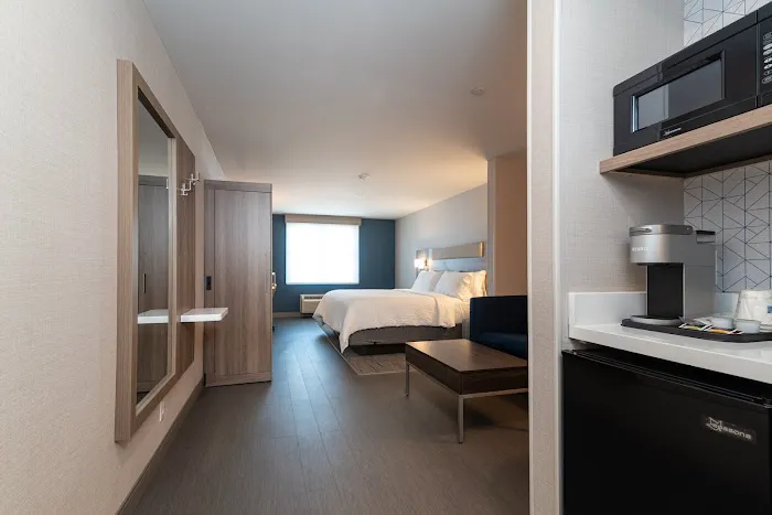 Holiday Inn Express & Suites Hampton South-Seabrook by IHG 4