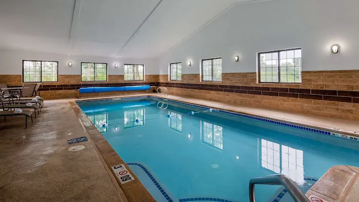 Best Western Hampshire Inn & Suites 4