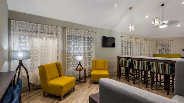 Best Western Hampshire Inn & Suites 4