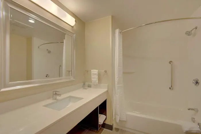 Best Western Hampshire Inn & Suites 4