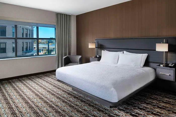 Hampton Inn & Suites Portsmouth Downtown 4