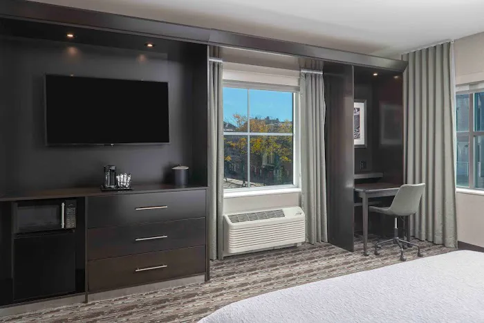 Hampton Inn & Suites Portsmouth Downtown 4
