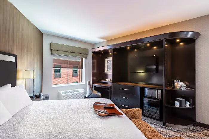 Hampton Inn & Suites Portsmouth Downtown 4