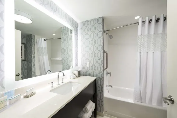 Hampton Inn & Suites Portsmouth Downtown 4
