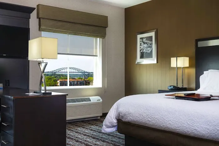 Hampton Inn & Suites Portsmouth Downtown 4