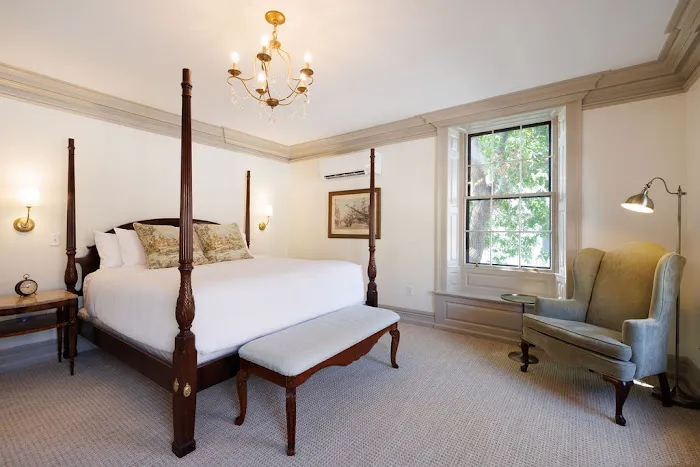The Davenport Inn 4