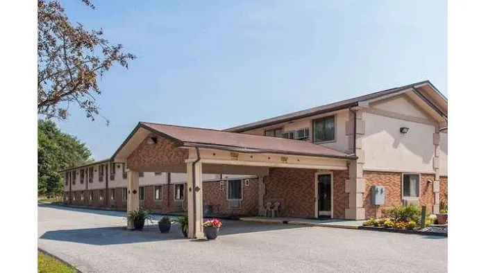 Super 8 by Wyndham Lewiston Auburn Area 4
