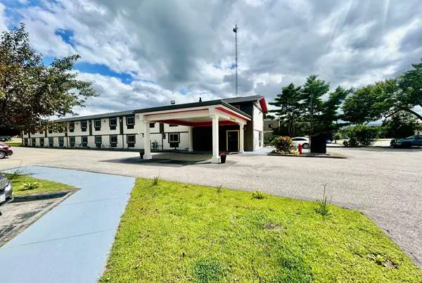 Super 8 by Wyndham Lewiston Auburn Area 4