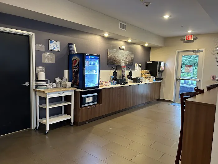 Microtel Inn & Suites by Wyndham Windham 4