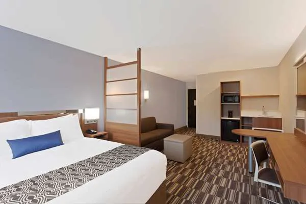 Microtel Inn & Suites by Wyndham Windham 4