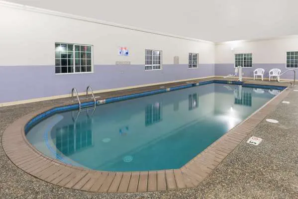 Microtel Inn & Suites by Wyndham Windham 4