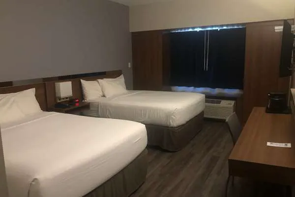 Microtel Inn & Suites by Wyndham Windham 4