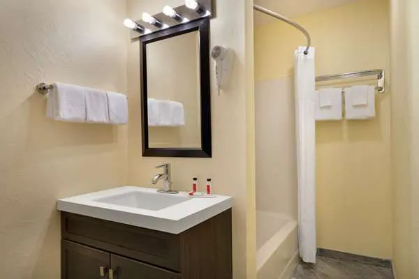 Days Inn by Wyndham Tamworth 4