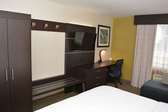 Holiday Inn Express & Suites Waterville - North by IHG 4