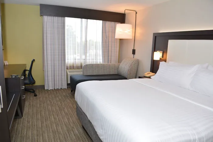 Holiday Inn Express & Suites Waterville - North by IHG 4