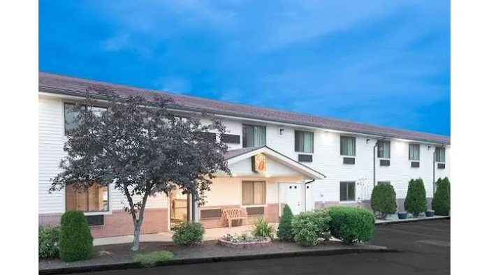 Super 8 by Wyndham Augusta 4