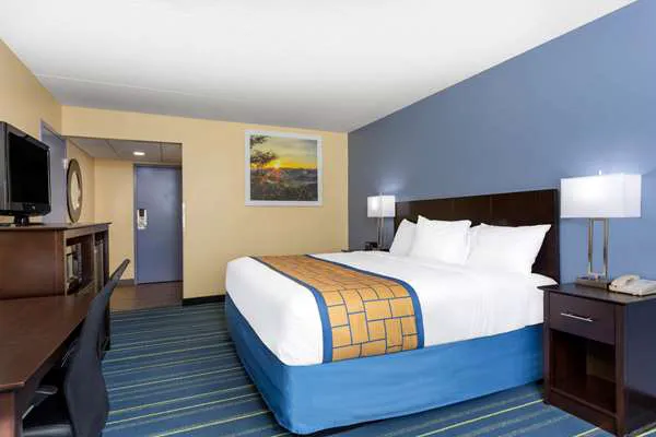 Days Inn by Wyndham Augusta 4
