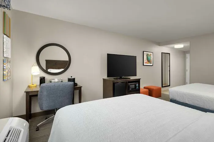 Hampton Inn Augusta 4