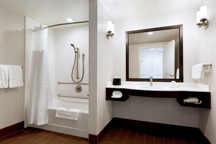 Hilton Garden Inn Boston Logan Airport 5